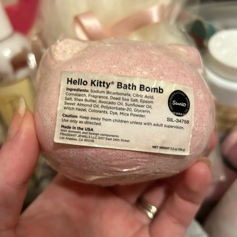 ๐Vintage Hello Kitty Limited Edition Fragrant Jewels Bath Bomb - Picture 4 of 11